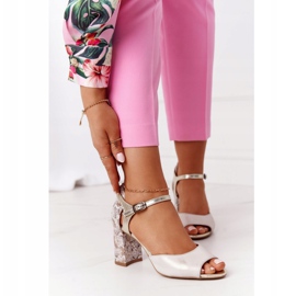 Bőr szandál egy bárban Maciejka 04956-25 Arany bézs 2