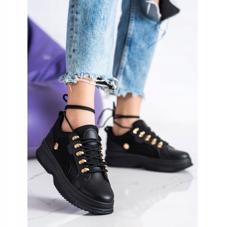 SHELOVET Fekete cipők a platformon 2