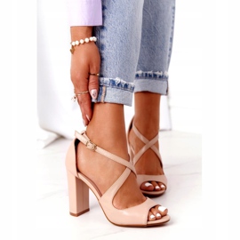 PG1 Elegáns meztelen Jemma szandál egy bárban bézs 1
