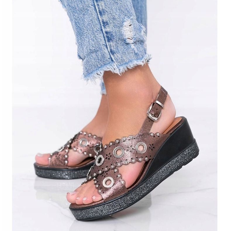 Barna, fémes ék szandál H 1