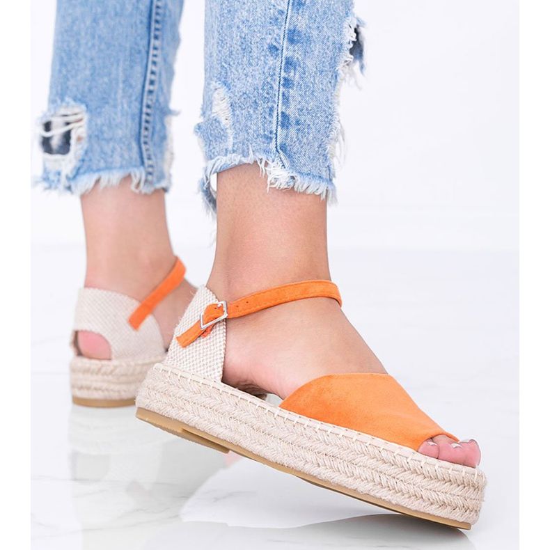 Narancssárga szandál a Pearl River platformon 1 Narancssárga szandál a Pearl River platformon 1