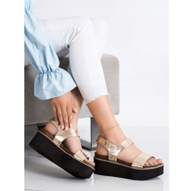 Corina Szandálok A Divat Platformon aranysárga 2