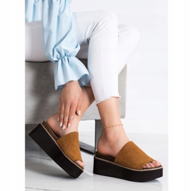 Corina Papucs a magas platformon barna 2