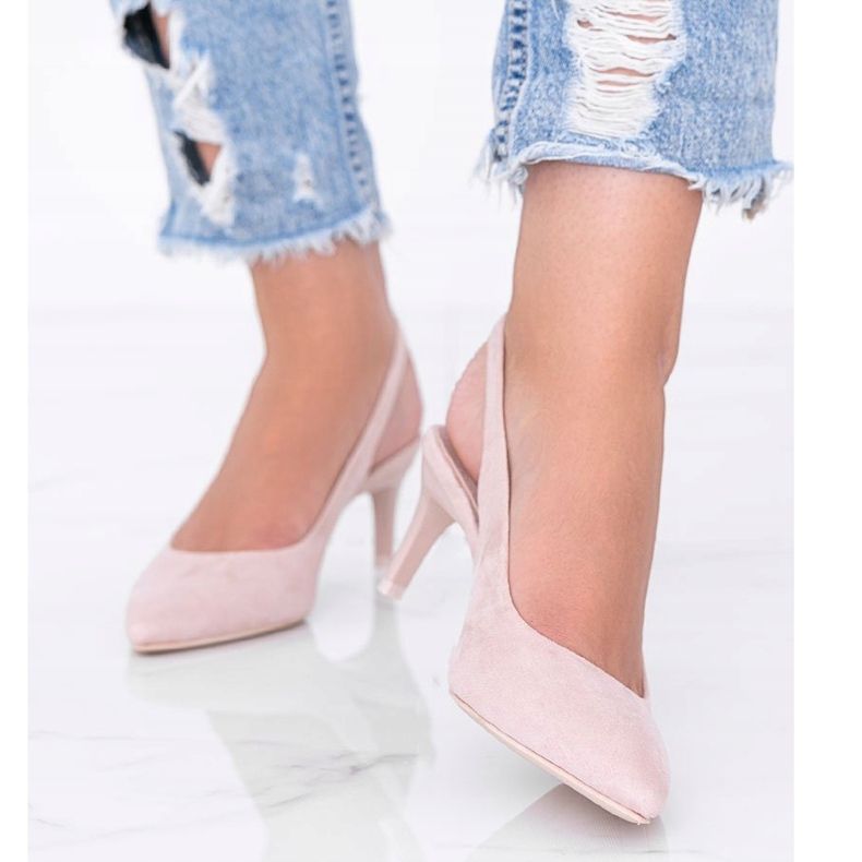 Bézs színű szivattyúk Tari sarkán 1