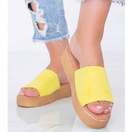 Sárga papucs a Dr. Márton 1