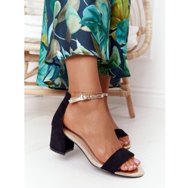 Velúr fekete szandál sarkán Janet 1