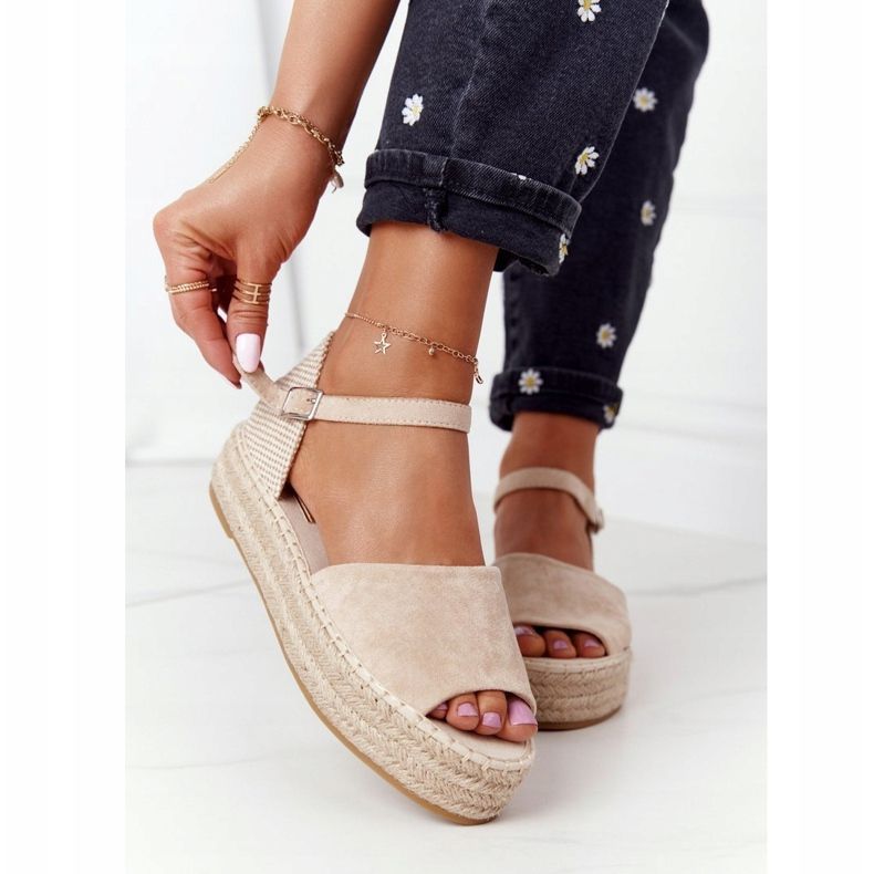 Bézs színű Megara szandál a fonott platformon 2
