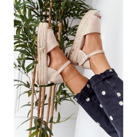 Bézs színű Megara szandál a fonott platformon 1