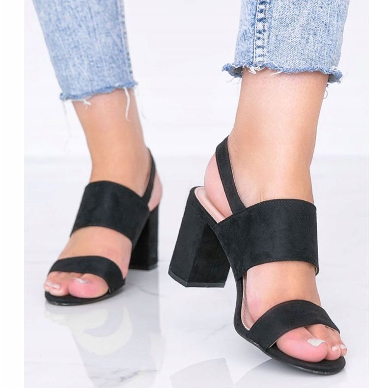 Fekete szandál a Lil Sweetie poszton 1