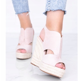 Bézs ék szandál a Holiday Time -ból 1