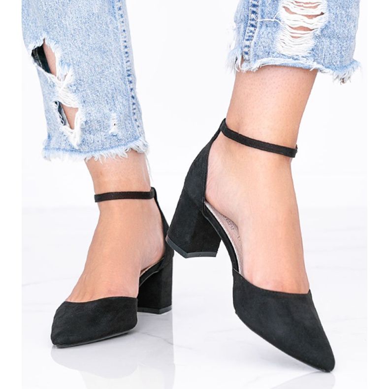 Fekete szivattyúk egy alacsony Gemma oszlopon 1