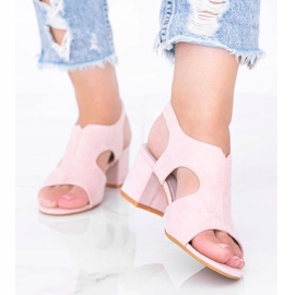 Rózsaszín szandál egy alacsony posta Buenna 1