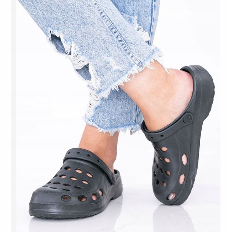 Fekete női Karolinos papucs 1