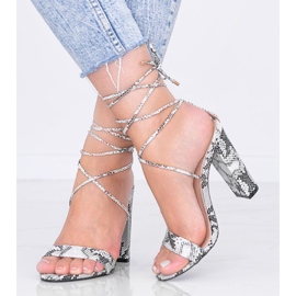 Fekete Veni kígyóbőrre kötött szandál fehér 1