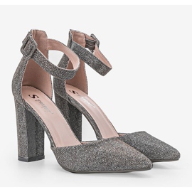 Szürke fényes szivattyúk Mila posztján 1