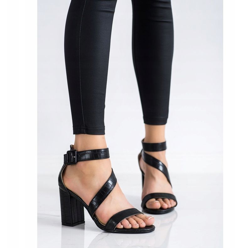 Renda Szandál egy bárban, öko bőrrel fekete 2