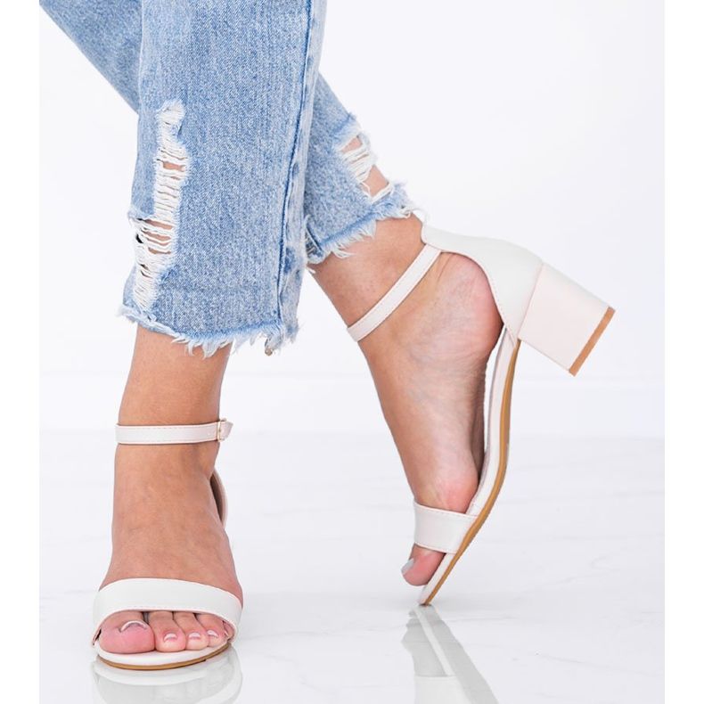 Bézs színű szandál alacsony Sever oszlopon 1