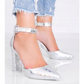 Ezüst szivattyúk az oszlopon a Glamour krokodil bőr mintázatában 1