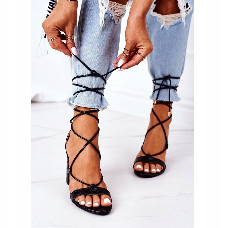 PS1 Kötött szandál egy fekete kifutón 2