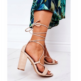 PS1 Kötött szandál egy bézs Catwalk bárban 2