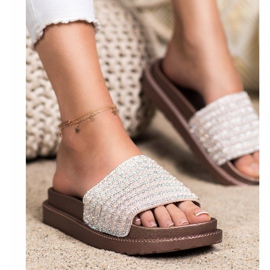 SHELOVET Papucs a platformon köbös cirkónium -dioxiddal bézs aranysárga 2