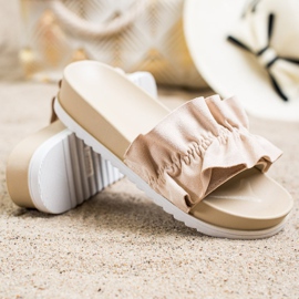 SHELOVET Bézs papucs a platformon 1