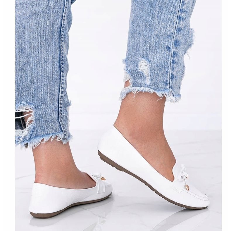 Fehér mokaszinok a Miriam krokodilbőr motívumban 1 Fehér mokaszinok a Miriam krokodilbőr motívumban 1