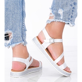 Őszibarack ezüst fényes női szandál fehér 1