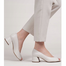 Marco Shoes 1576P bézs színű bőr szivattyúk stabil sarokkal 2