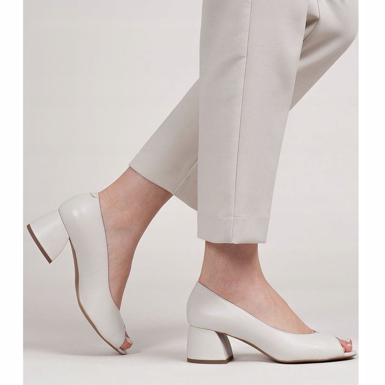 Marco Shoes 1576P bézs színű bőr szivattyúk stabil sarokkal 2