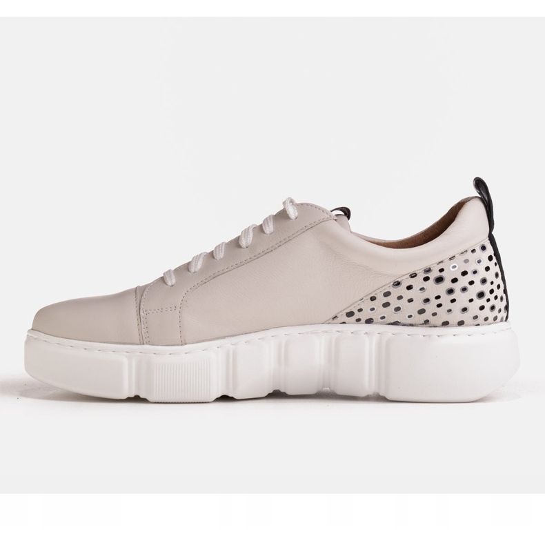 Marco Shoes Bézs színű cipők, sarkukon Marco logóval 1