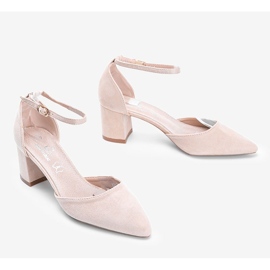 Bézs színű szivattyúk egy alacsony Gemma oszlopon 1