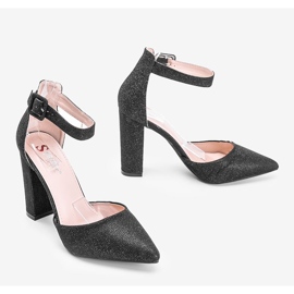 Fekete fényes szivattyúk Mila posztján 1