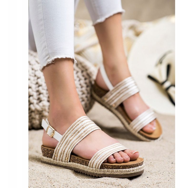 SHELOVET Kényelmes szandál csattal fehér barna 1