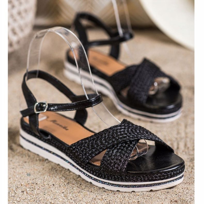 Mannika Fekete szandál a platformon 1