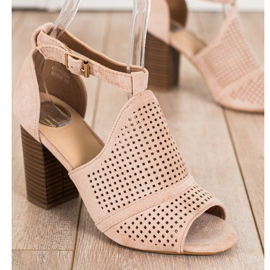 SHELOVET Beépített áttört szandál bézs 1