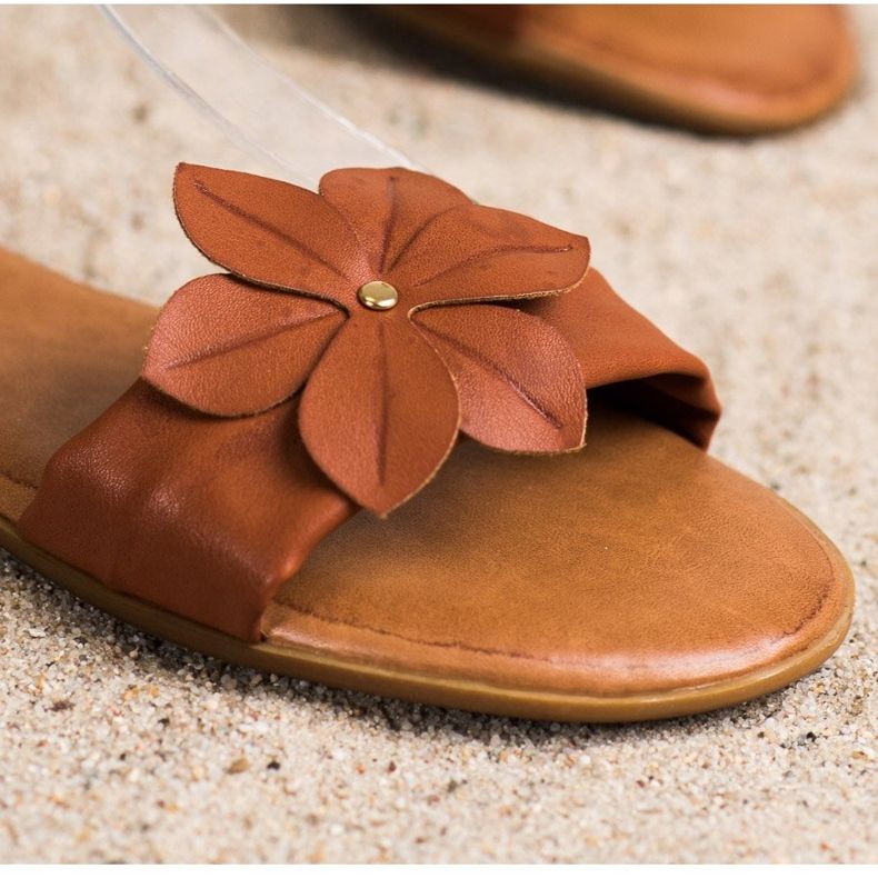 Diamantique Barna szandál virággal 2