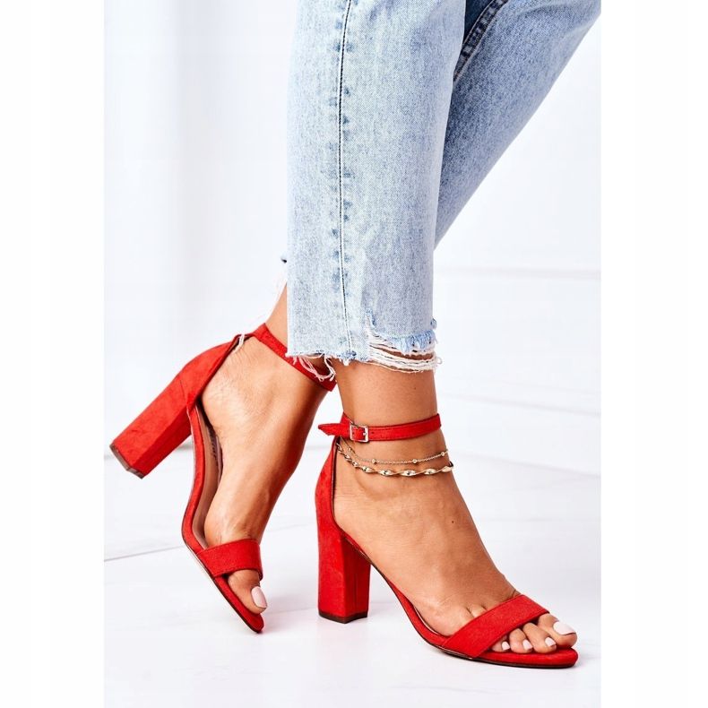 PS1 Piros firenzei velúr szandál egy bárban 1