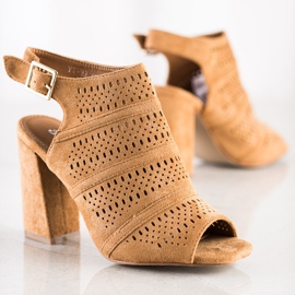 Renda Áttört szandál egy poszton barna 1