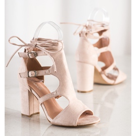 Bestelle Zárt szandál kötéssel bézs 1