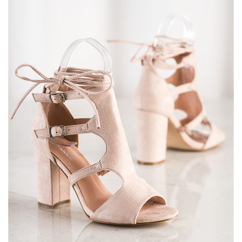 Bestelle Zárt szandál kötéssel bézs 1