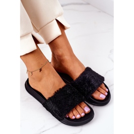 PE1 Gumi papucs szőrmével, fekete csillogással 1