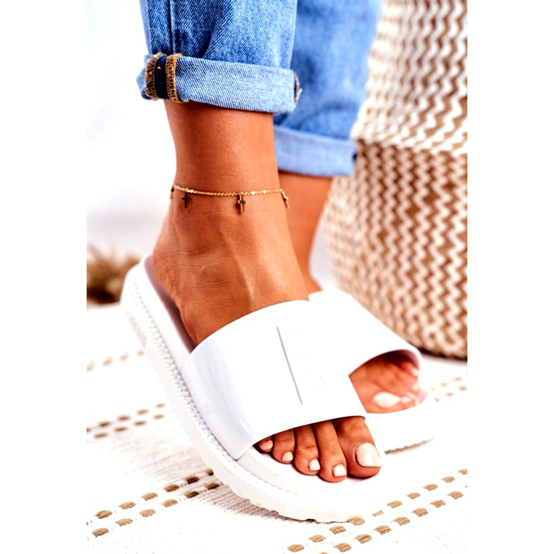 Női Big Star papucs a platformon Fehér FF274812 1