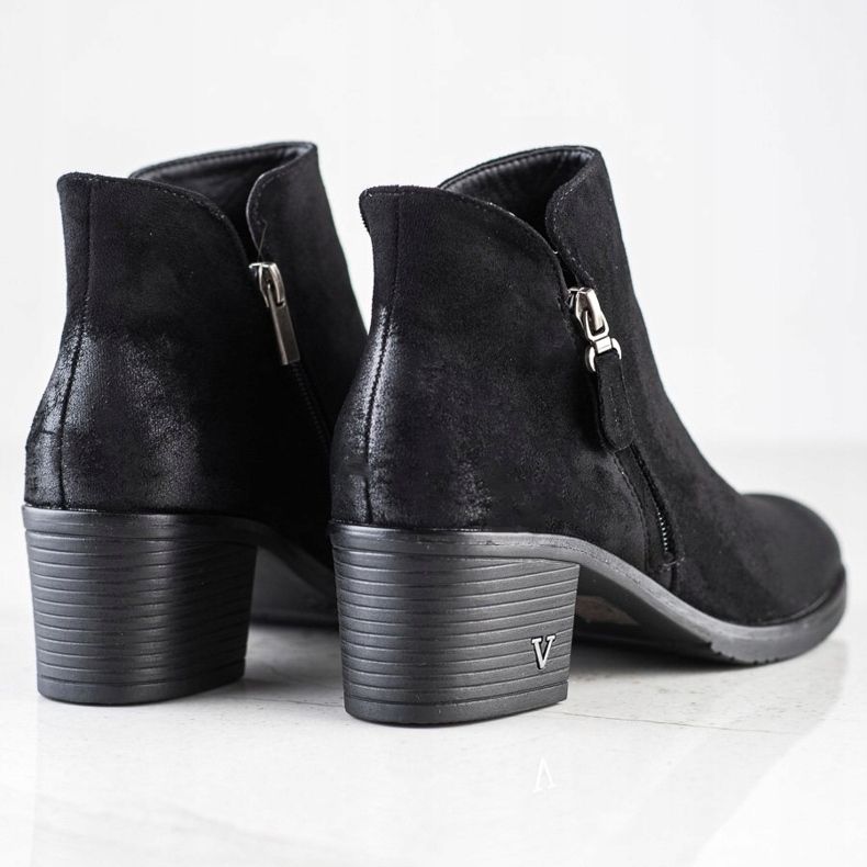 Klasszikus csizma a VINCEZA poszton fekete 1