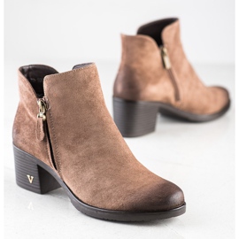 Klasszikus csizma a VINCEZA poszton barna 1