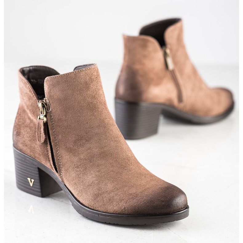 Klasszikus csizma a VINCEZA poszton barna 1