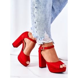 PW1 Velúr szandál egy piros Silvia bárban 1