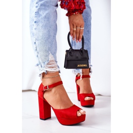 PW1 Velúr szandál egy piros Silvia bárban 2