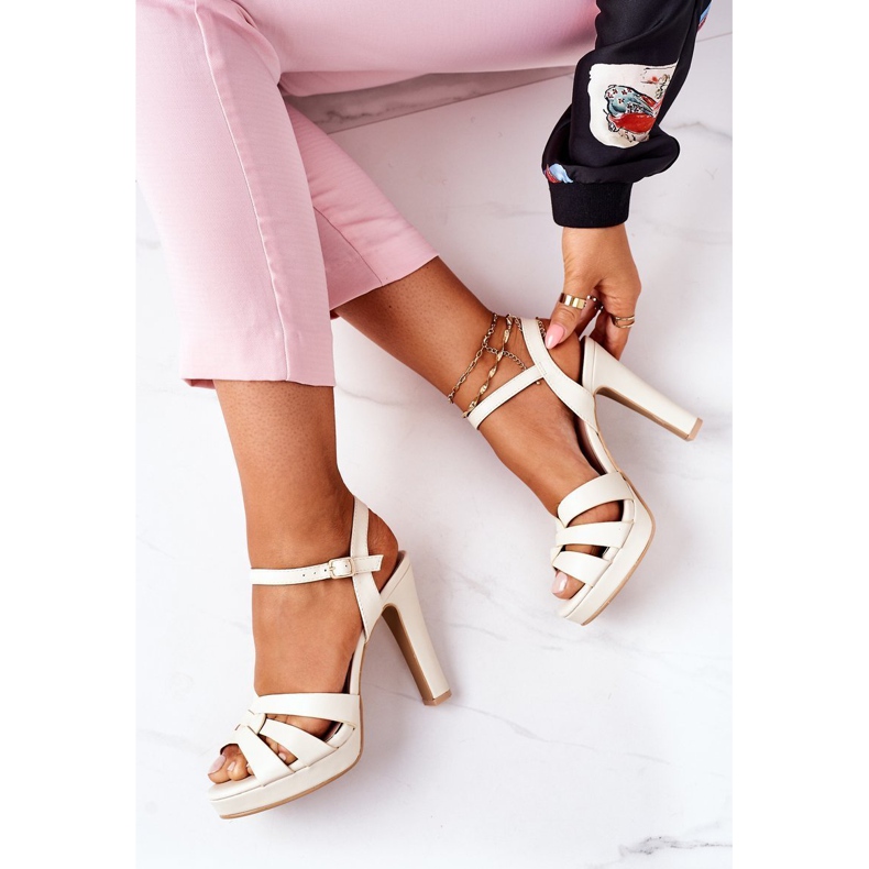 PW1 Elegáns szandál egy bárban Bézs Anastasia 1