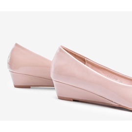 Bézs színű szivattyúk alacsony ék sarkú Chantal 1